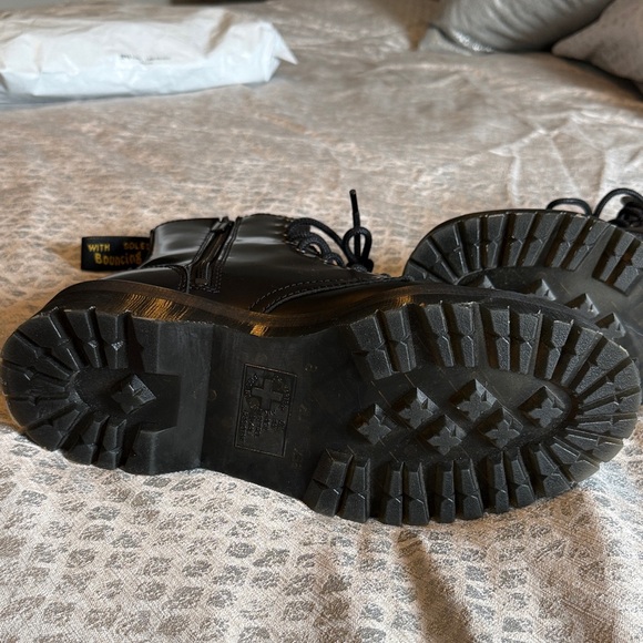 Dr. Martens Jadon Boot Smooth Leather Platforms NWOT - Picture 5 of 9